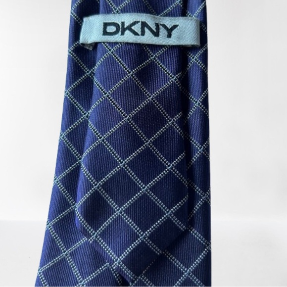 DKNY Silk Tie Navy Blue & White Plaid 60"L x 3"W - Picture 5 of 7